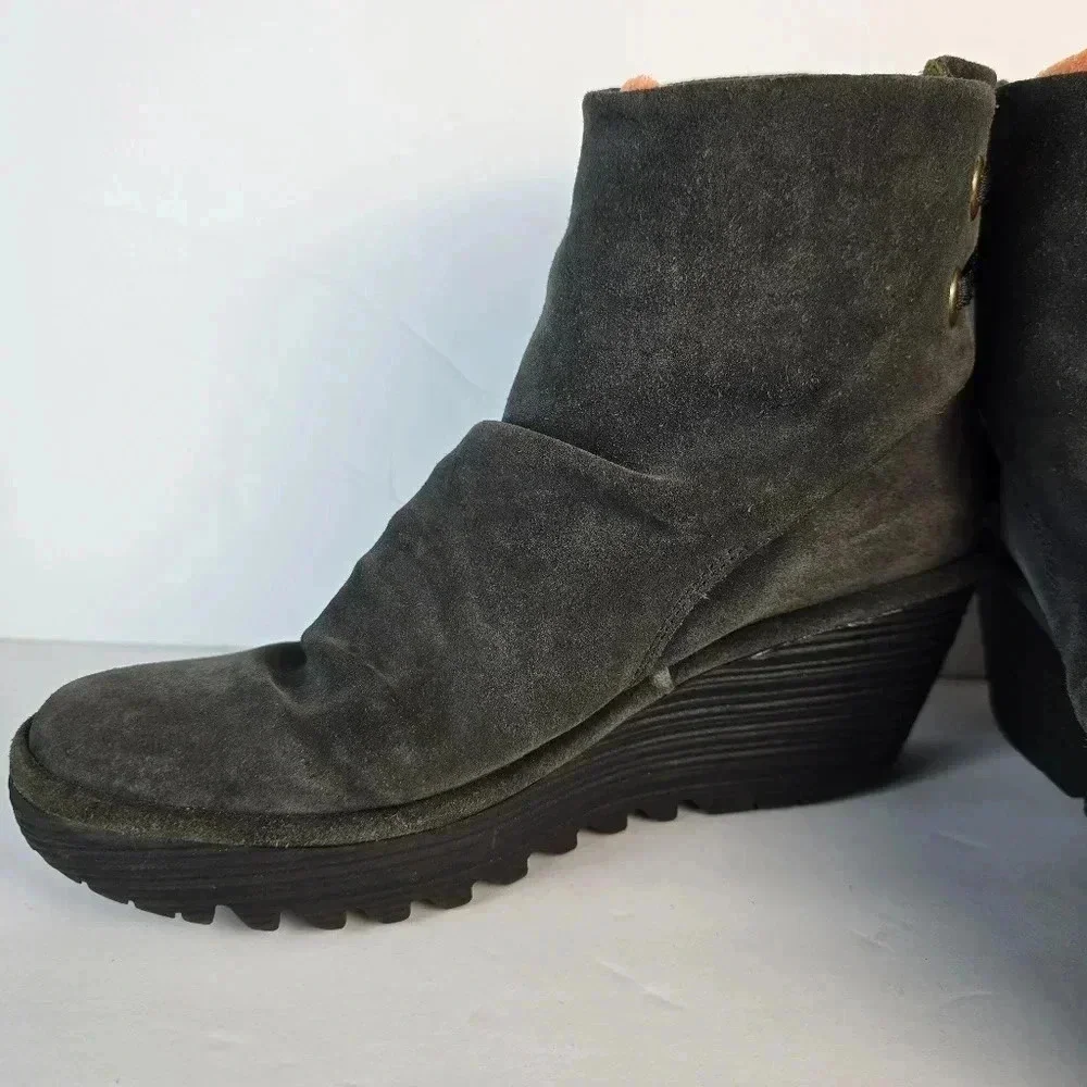 Fly London Women 39 US 8 Yama Wedge Platform Bootie Grey Suede Lace Up Boot